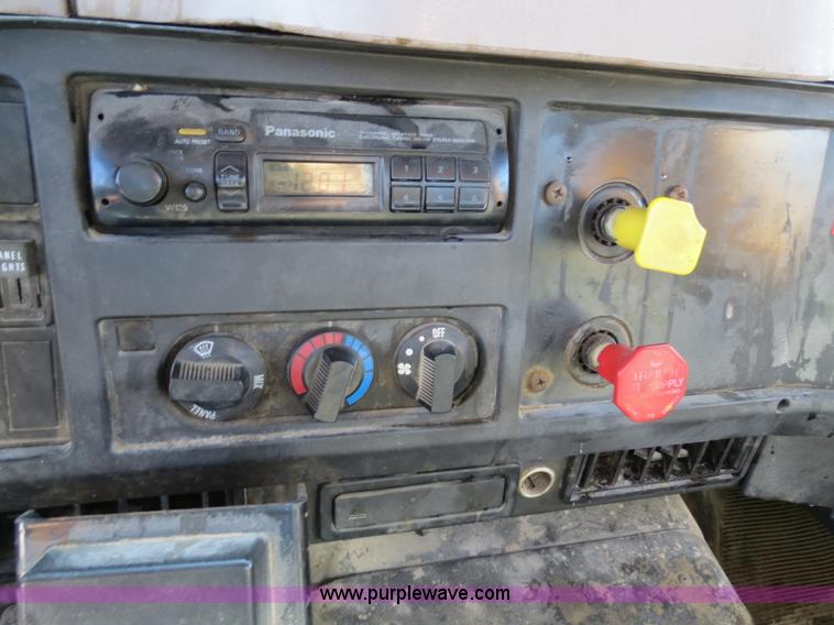 image for item F4347 1996 International 4900 flatbed truck