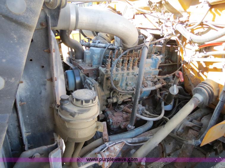 image for item F4347 1996 International 4900 flatbed truck