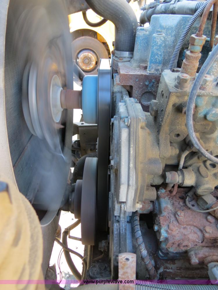 image for item F4347 1996 International 4900 flatbed truck