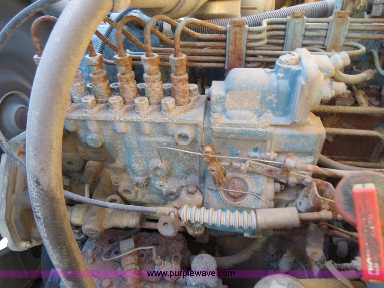 image for item F4347 1996 International 4900 flatbed truck