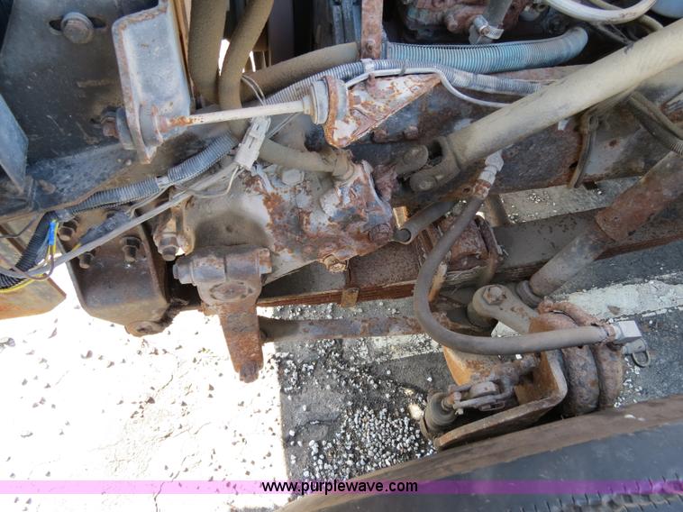 image for item F4347 1996 International 4900 flatbed truck