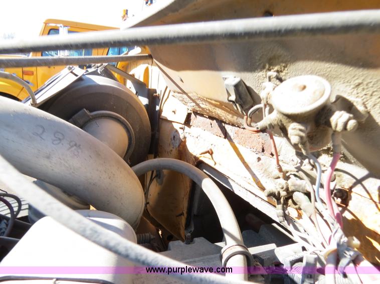 image for item F4347 1996 International 4900 flatbed truck