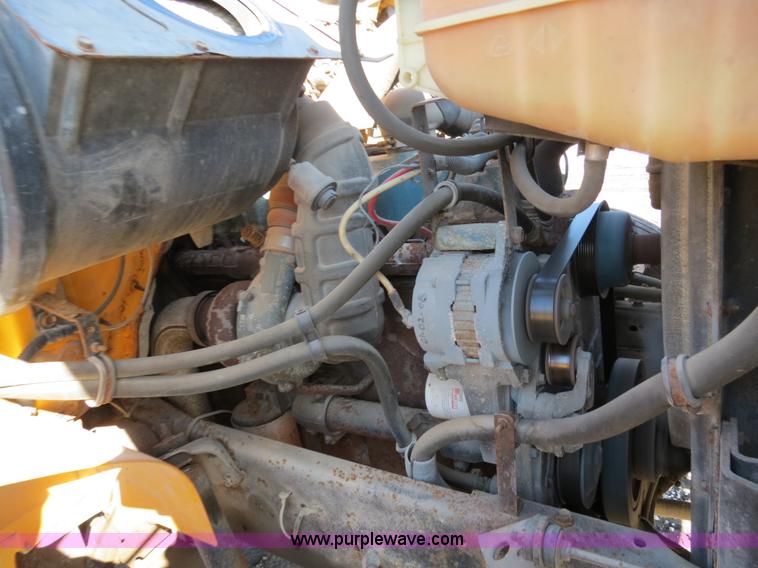 image for item F4347 1996 International 4900 flatbed truck