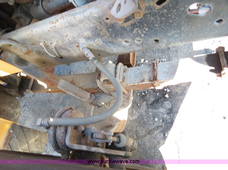 image for item F4347 1996 International 4900 flatbed truck