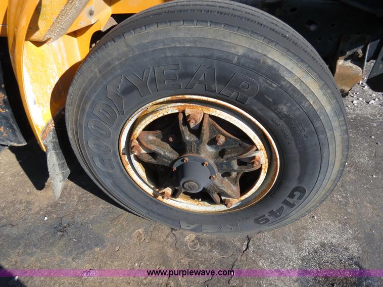 image for item F4347 1996 International 4900 flatbed truck