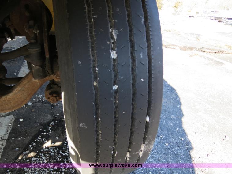 image for item F4347 1996 International 4900 flatbed truck