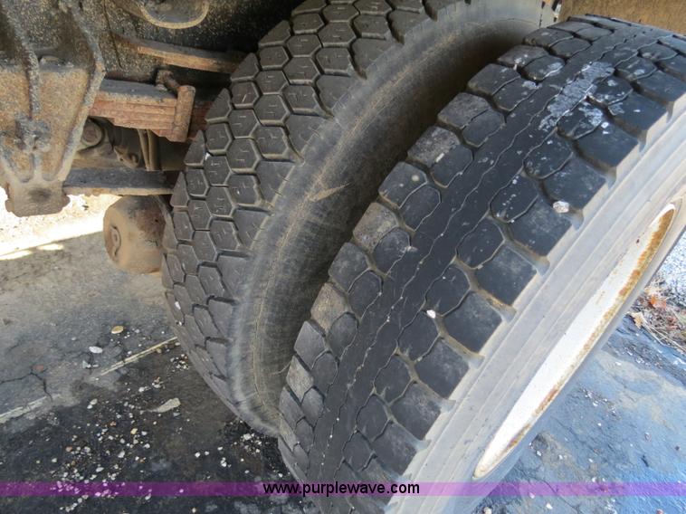 image for item F4347 1996 International 4900 flatbed truck