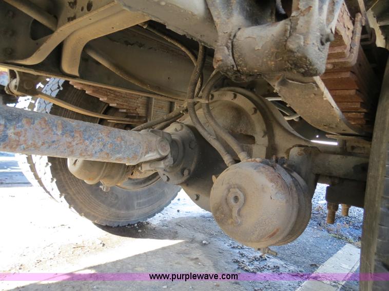 image for item F4347 1996 International 4900 flatbed truck