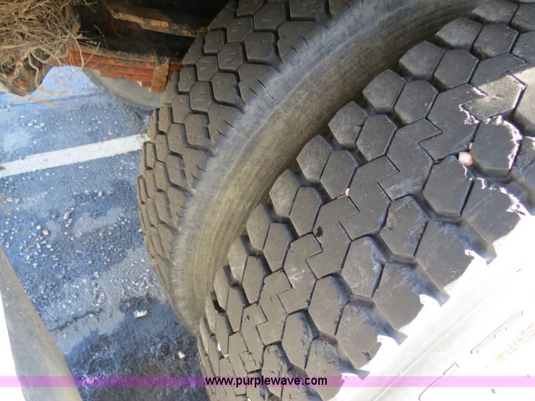 image for item F4347 1996 International 4900 flatbed truck