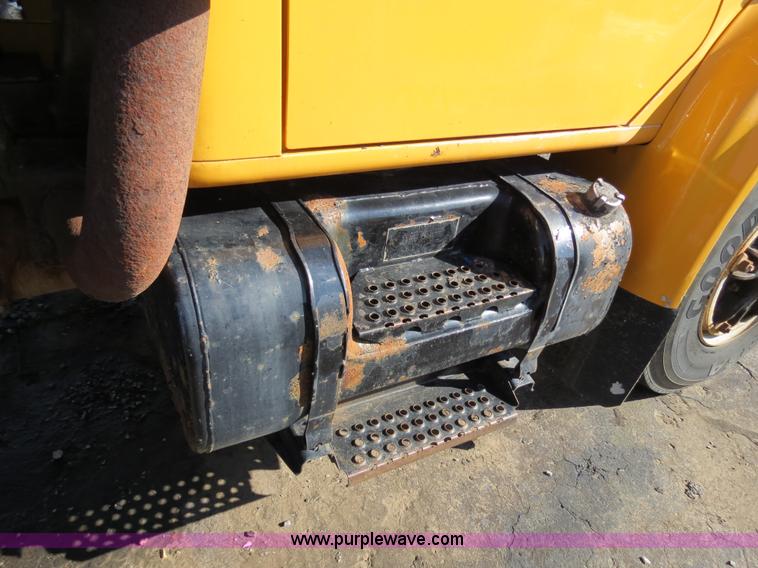 image for item F4347 1996 International 4900 flatbed truck