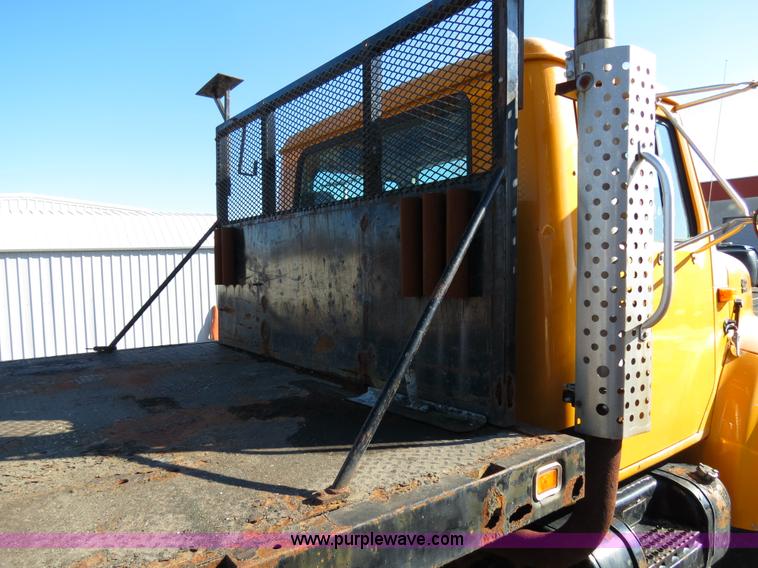 image for item F4347 1996 International 4900 flatbed truck