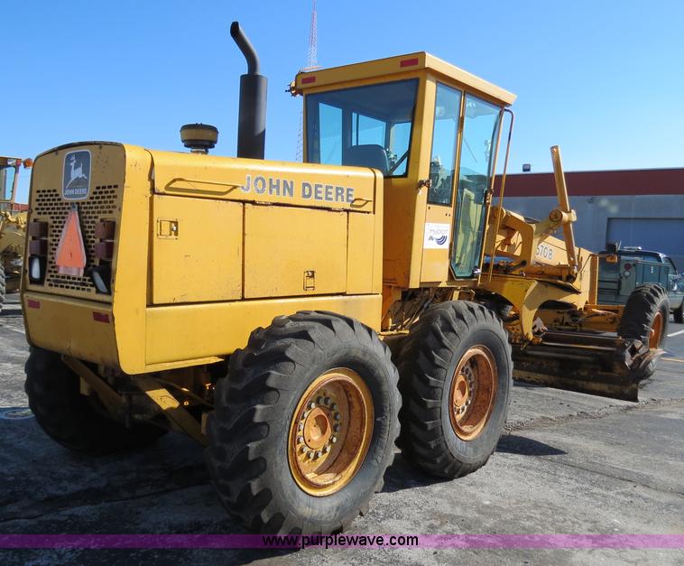 image for item F4349 1989 John Deere 670B articulated motor grader