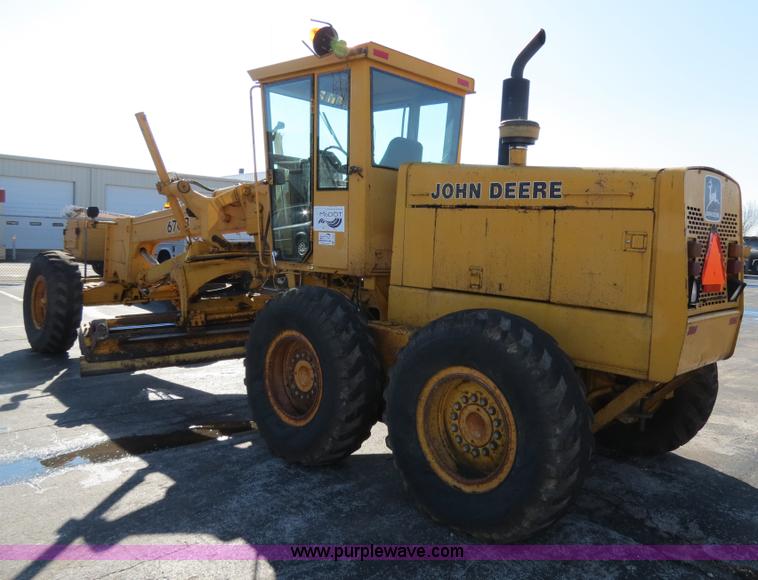 image for item F4349 1989 John Deere 670B articulated motor grader