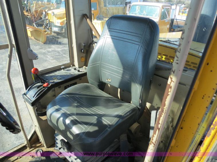 image for item F4349 1989 John Deere 670B articulated motor grader