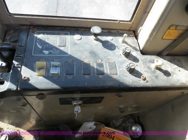 image for item F4349 1989 John Deere 670B articulated motor grader