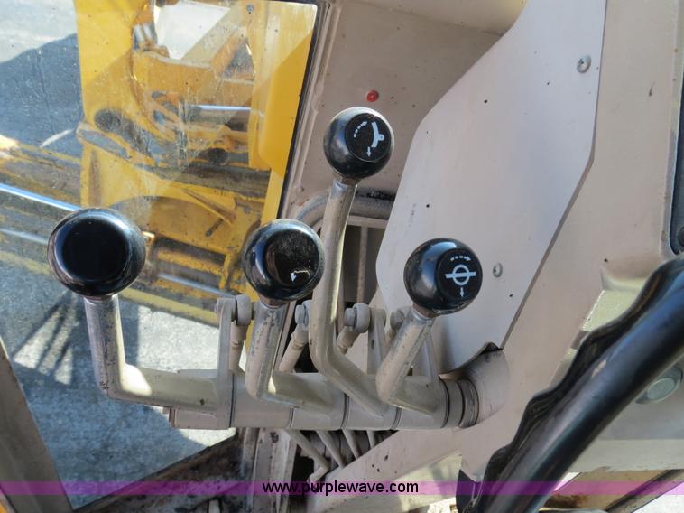 image for item F4349 1989 John Deere 670B articulated motor grader