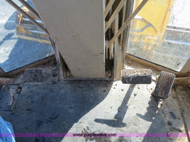 image for item F4349 1989 John Deere 670B articulated motor grader