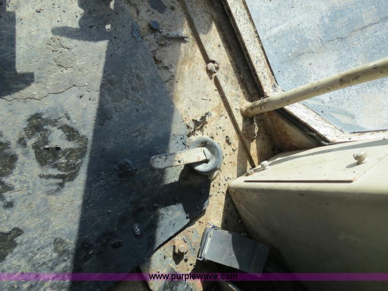 image for item F4349 1989 John Deere 670B articulated motor grader