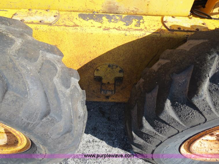 image for item F4349 1989 John Deere 670B articulated motor grader