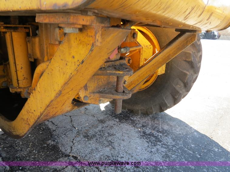 image for item F4349 1989 John Deere 670B articulated motor grader