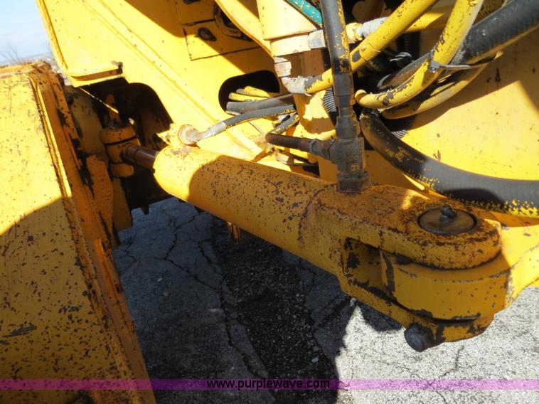 image for item F4349 1989 John Deere 670B articulated motor grader