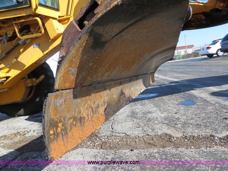 image for item F4349 1989 John Deere 670B articulated motor grader