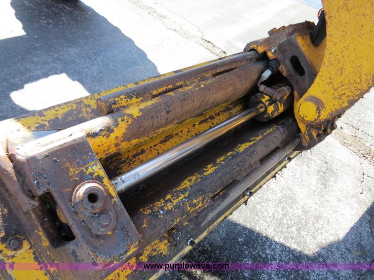 image for item F4349 1989 John Deere 670B articulated motor grader