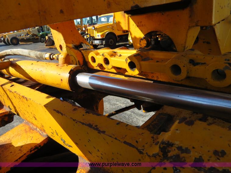 image for item F4349 1989 John Deere 670B articulated motor grader