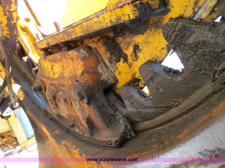 image for item F4349 1989 John Deere 670B articulated motor grader