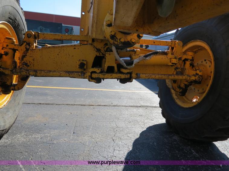 image for item F4349 1989 John Deere 670B articulated motor grader