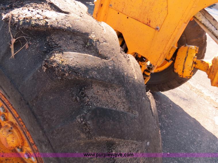 image for item F4349 1989 John Deere 670B articulated motor grader