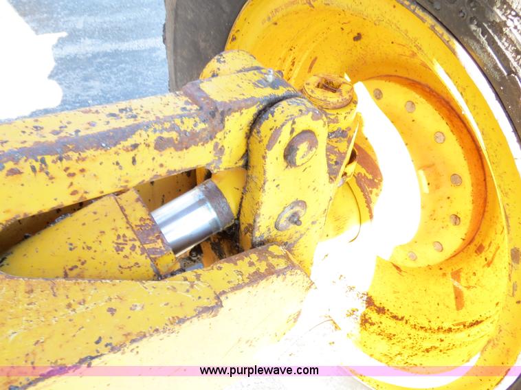 image for item F4349 1989 John Deere 670B articulated motor grader