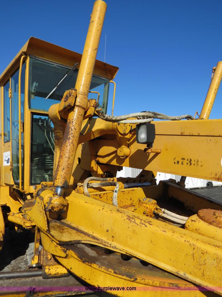 image for item F4349 1989 John Deere 670B articulated motor grader