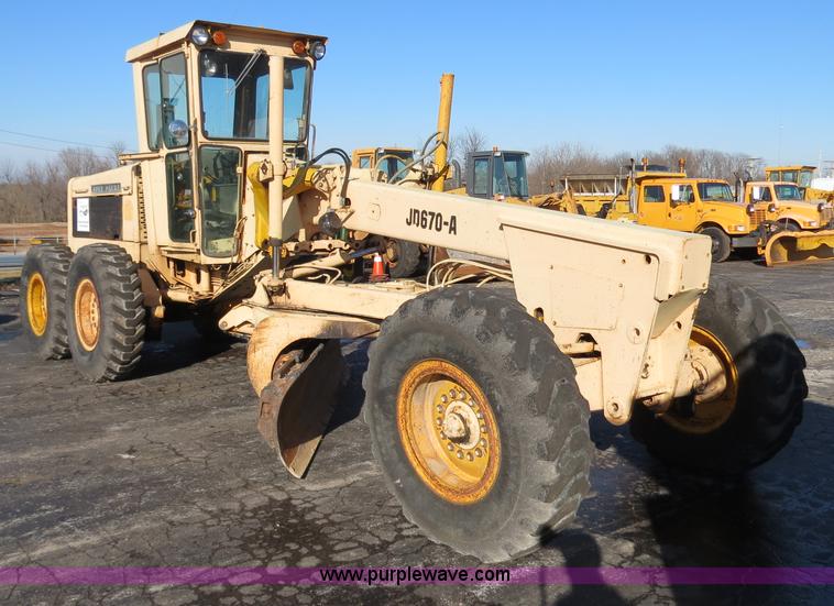 image for item F4352 1980 John Deere 670A articulated motor grader