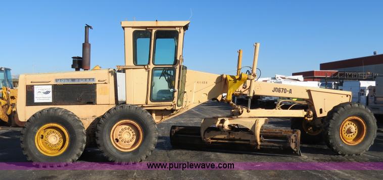 image for item F4352 1980 John Deere 670A articulated motor grader
