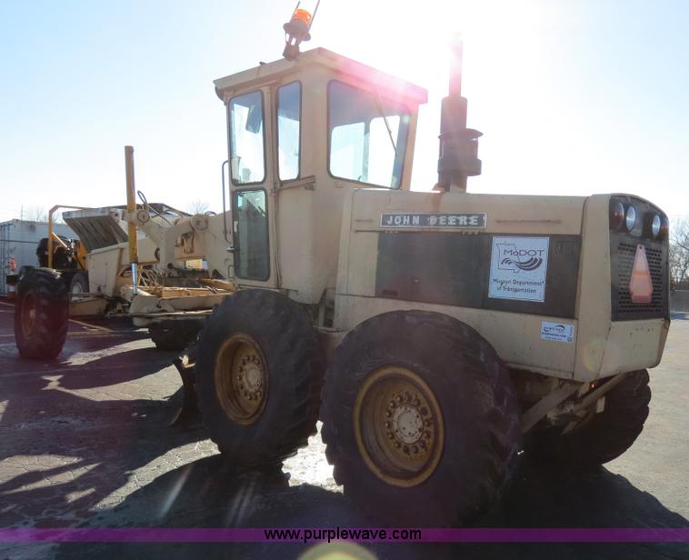 image for item F4352 1980 John Deere 670A articulated motor grader