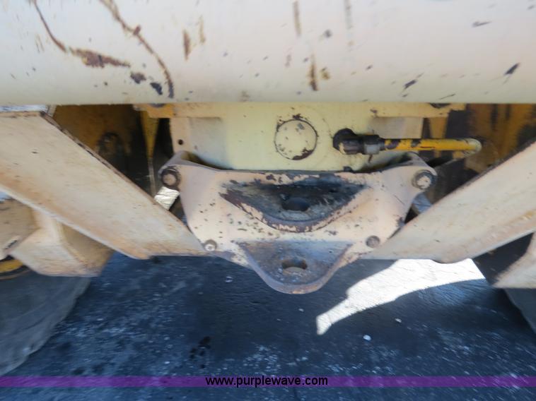 image for item F4352 1980 John Deere 670A articulated motor grader