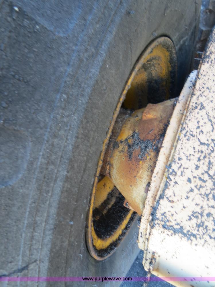 image for item F4352 1980 John Deere 670A articulated motor grader