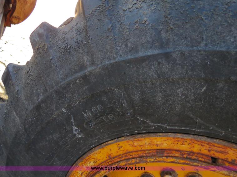 image for item F4352 1980 John Deere 670A articulated motor grader