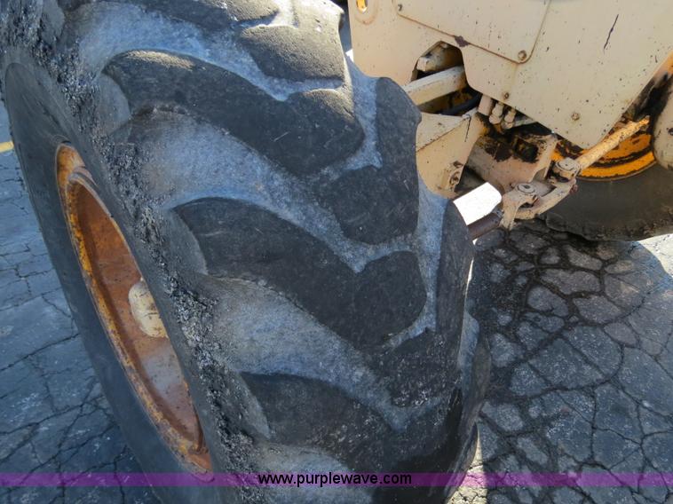 image for item F4352 1980 John Deere 670A articulated motor grader