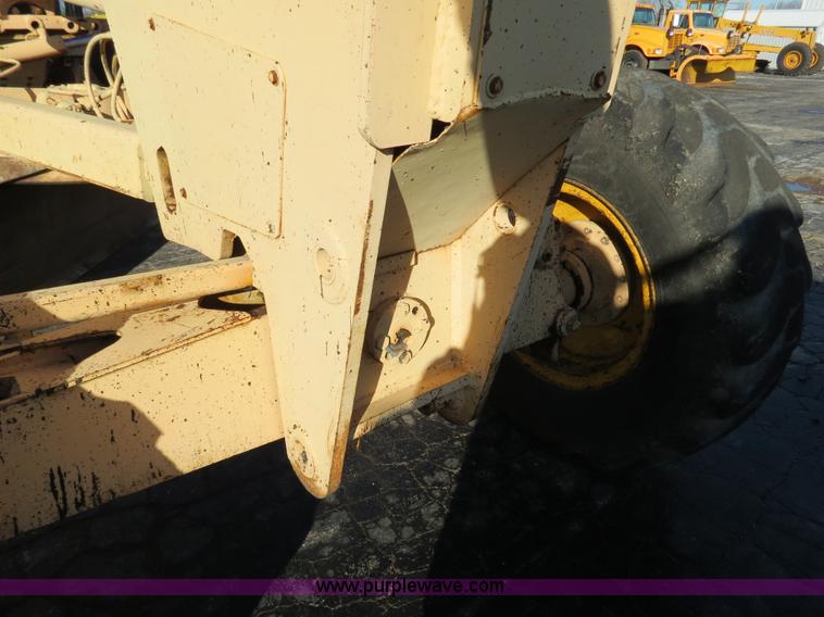 image for item F4352 1980 John Deere 670A articulated motor grader