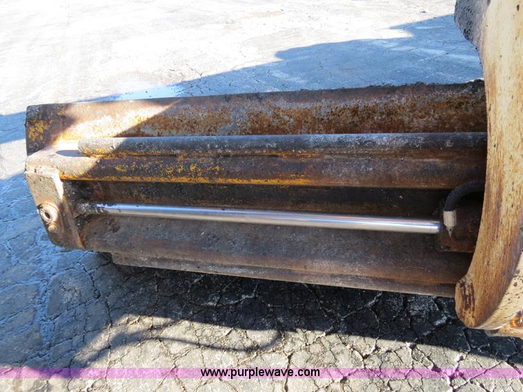 image for item F4352 1980 John Deere 670A articulated motor grader