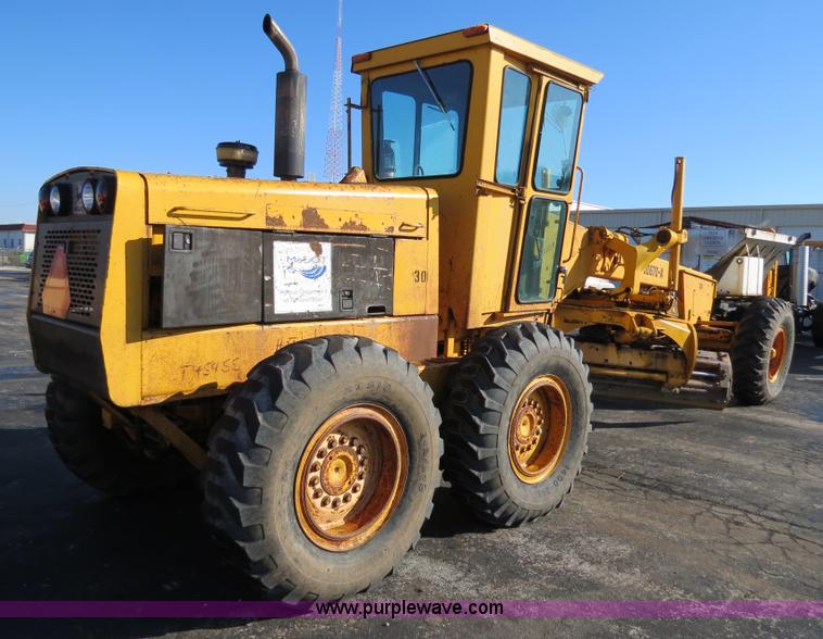 image for item F4353 1980 John Deere 670A articulated motor grader