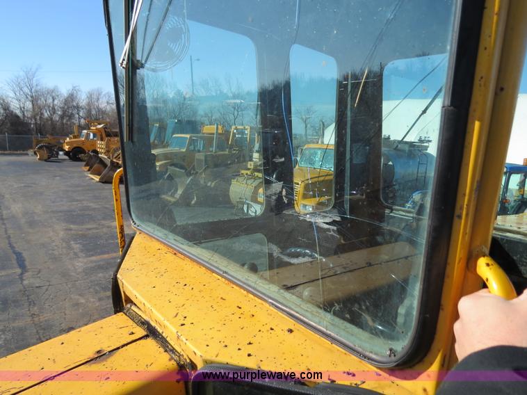 image for item F4353 1980 John Deere 670A articulated motor grader