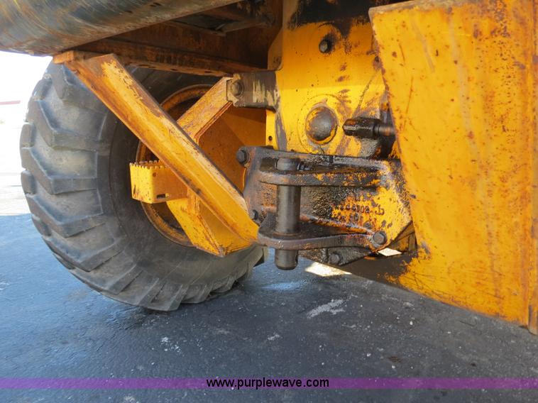 image for item F4353 1980 John Deere 670A articulated motor grader