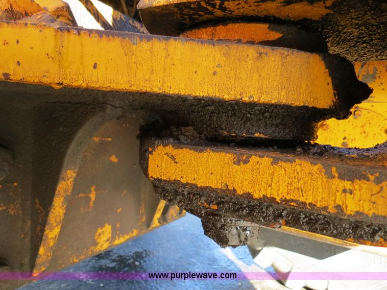 image for item F4353 1980 John Deere 670A articulated motor grader