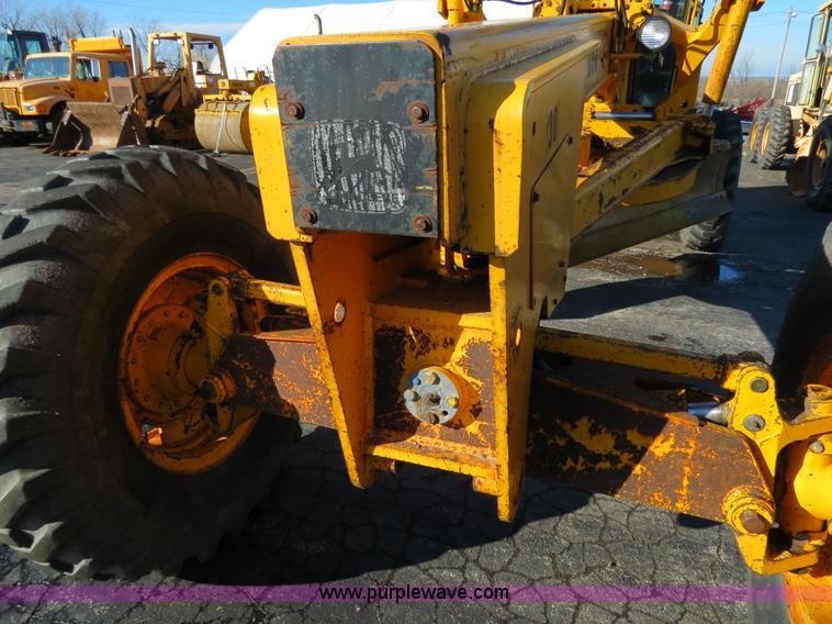 image for item F4353 1980 John Deere 670A articulated motor grader