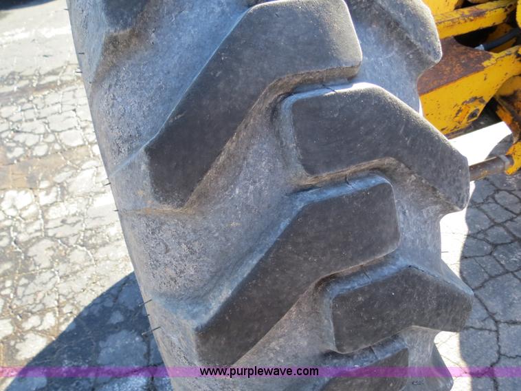 image for item F4353 1980 John Deere 670A articulated motor grader