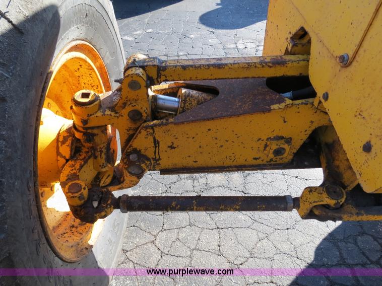 image for item F4353 1980 John Deere 670A articulated motor grader