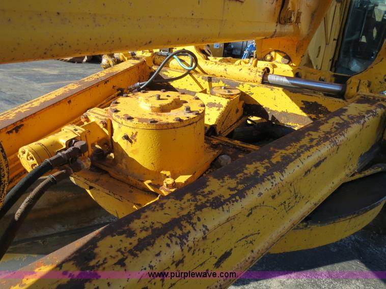 image for item F4353 1980 John Deere 670A articulated motor grader